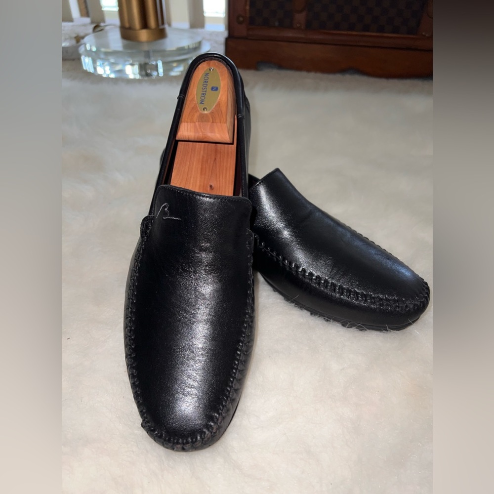 Bacco Bucci driving shoes size 9 1/2. Hand stitched. Made in Spain.